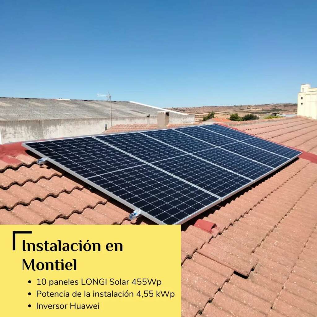 foto instalacion paneles solares en Montiel