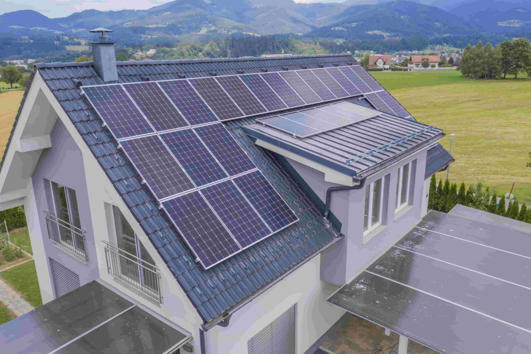 cuantas placas solares necesito para una casa de 250m2 scaled